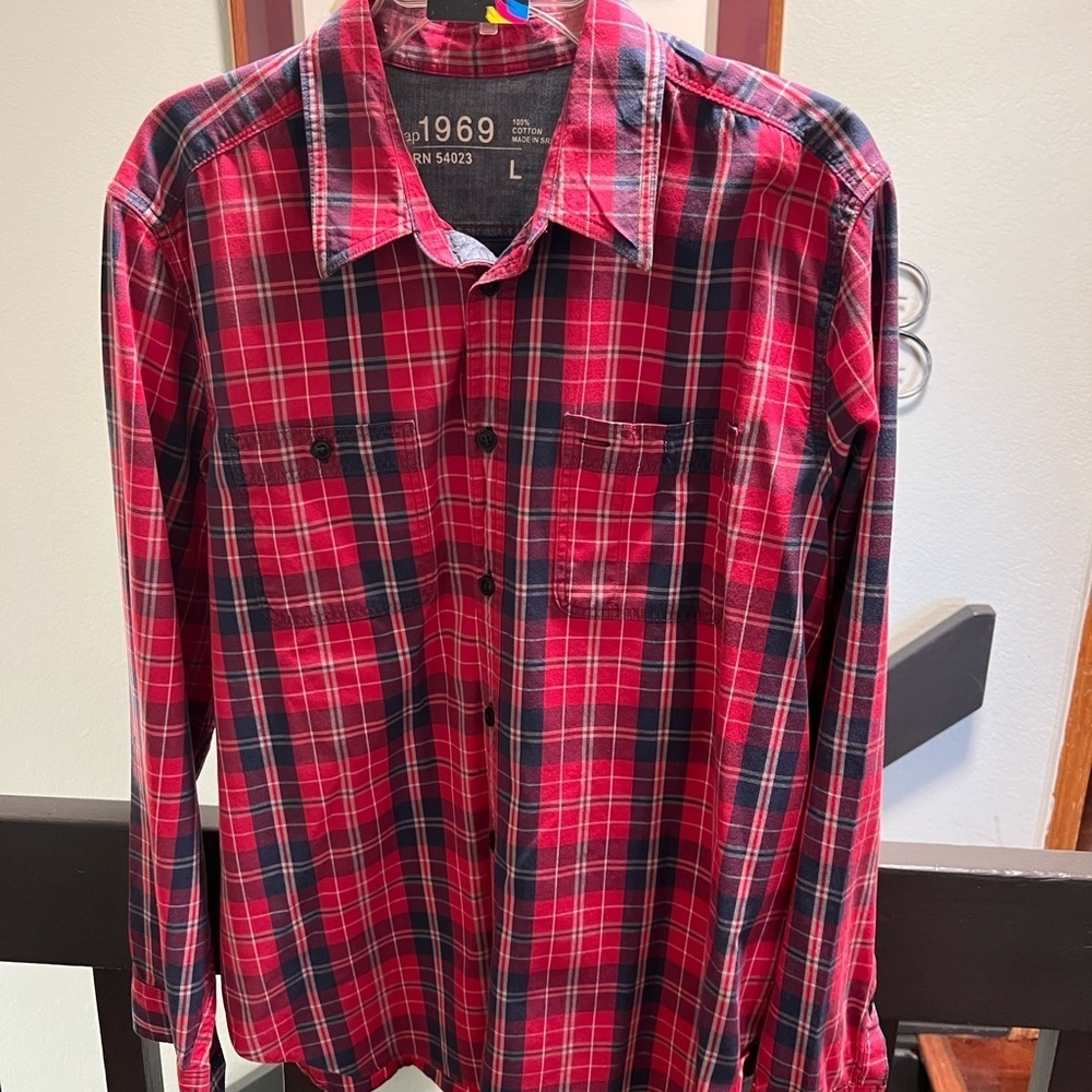 GAP Men's Red and Blue Plaid Button Down ShirtEUC #257DAGO